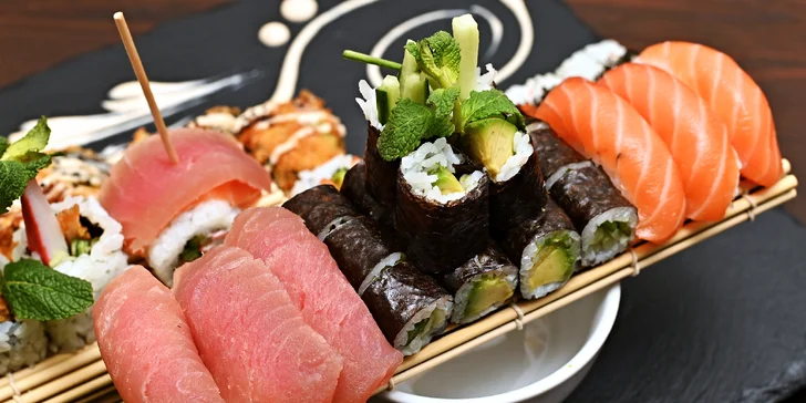 Sushi menu na Novém Městě: 24–57 rolek, saláty, závitky i kuřecí špízy