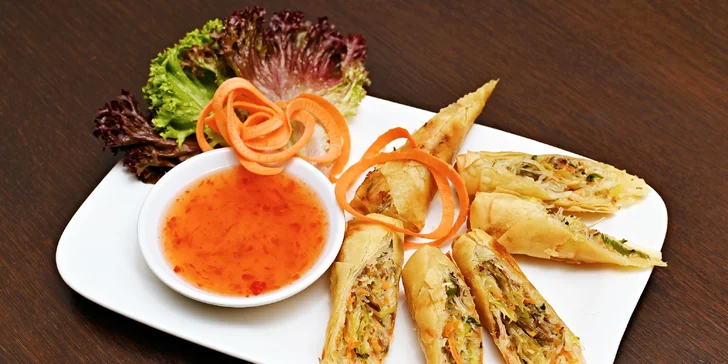 Sushi menu na Novém Městě: 24–57 rolek, saláty, závitky i kuřecí špízy