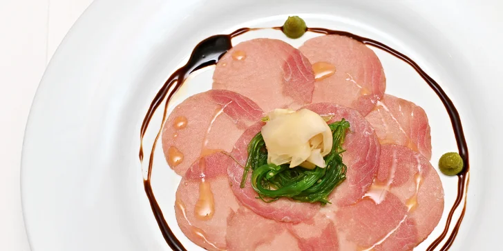 Valentýn na Malé Straně: tříchodové menu podle výběru i s lahví vína pro 2 osoby
