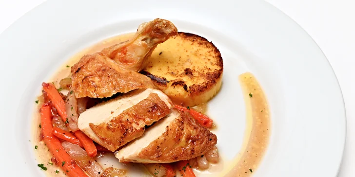 Valentýn na Malé Straně: tříchodové menu i s lahví vína pro 2 osoby