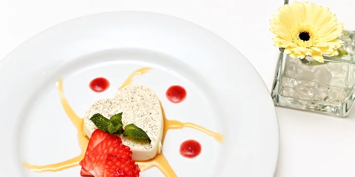 Valentýn na Malé Straně: tříchodové menu podle výběru i s lahví vína pro 2 osoby