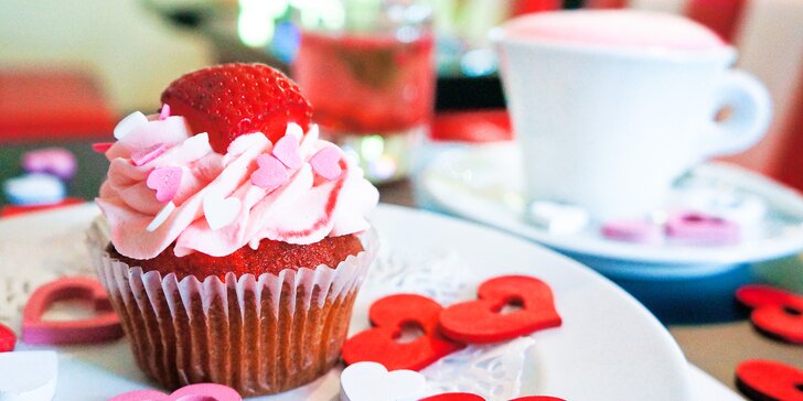 Valentýnský cupcake a káva podle výběru pro jednoho i dva