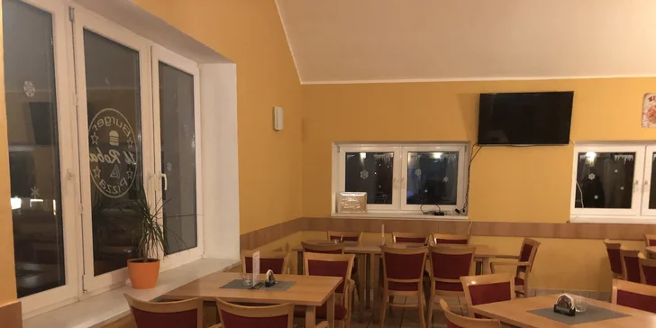 Burgery v centru Zlína: na výběr 10 druhů, k tomu hranolky a omáčka