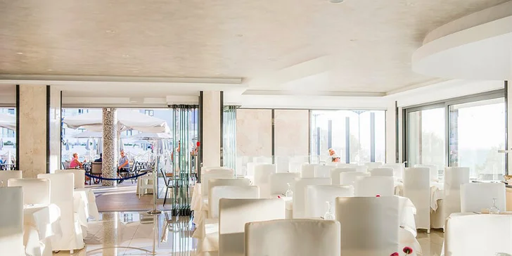 Noční život, pláže i slavné památky města Rhodos. 4* hotel pro dospělé s all inclusive