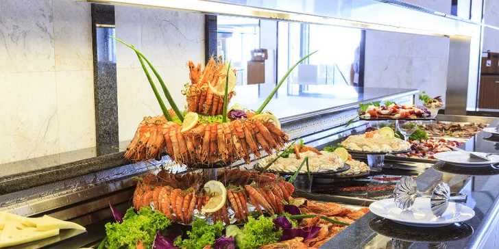 Noční život, pláže i slavné památky města Rhodos. 4* hotel pro dospělé s all inclusive