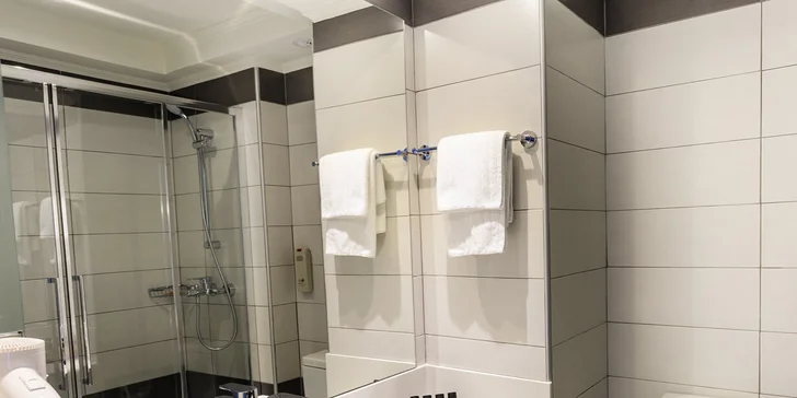 Noční život, pláže i slavné památky města Rhodos. 4* hotel pro dospělé s all inclusive