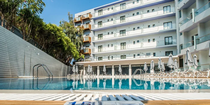 Noční život, pláže i slavné památky města Rhodos. 4* hotel pro dospělé s all inclusive