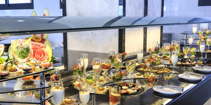 Noční život, pláže i slavné památky města Rhodos. 4* hotel pro dospělé s all inclusive