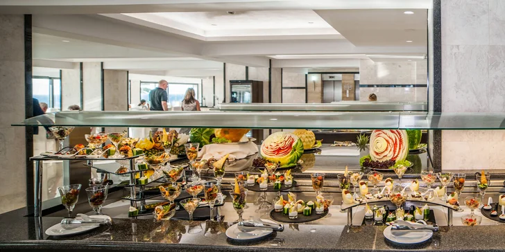 Noční život, pláže i slavné památky města Rhodos. 4* hotel pro dospělé s all inclusive