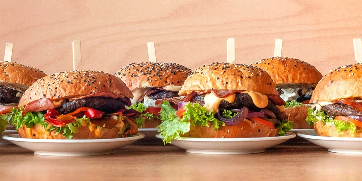 Burgery v centru Zlína: na výběr 10 druhů, k tomu hranolky a omáčka