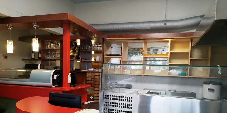 Pestré sushi sety s sebou: 24 ks nebo až 81 kousků i s polévkou a salátem
