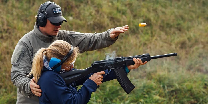 Akční romantika: nabité střelecké balíčky pro dva, až 21 zbraní a 111 nábojů