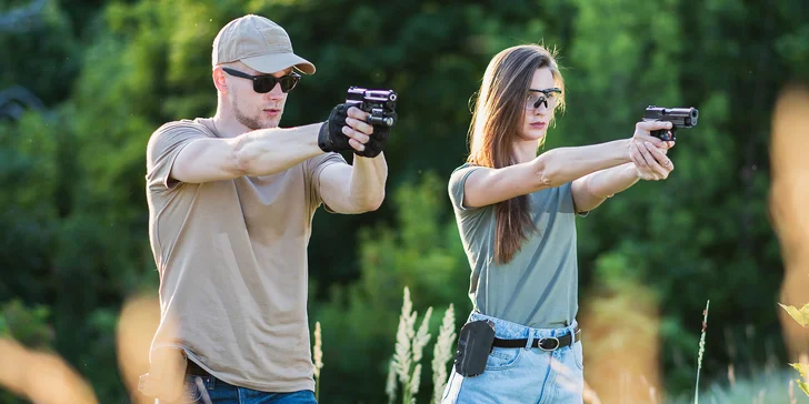 Akční romantika: nabité střelecké balíčky pro dva, až 21 zbraní a 111 nábojů