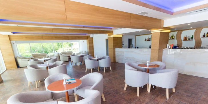 Pláže, noční život i památky Nesebaru - all inclusive a adults only hotel u pláže