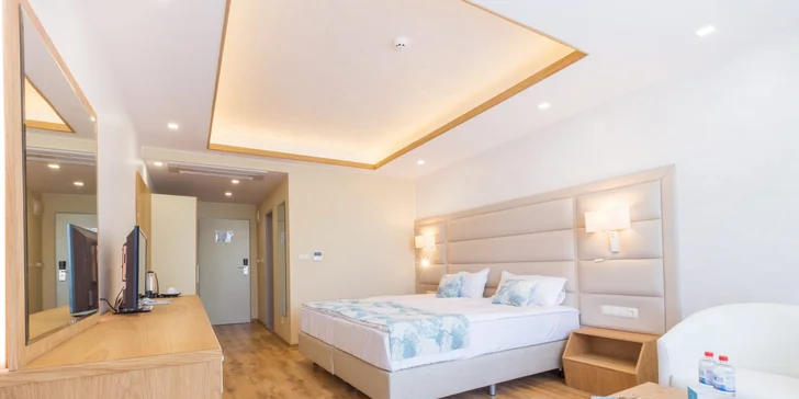 Pláže, noční život i památky Nesebaru - all inclusive a adults only hotel u pláže