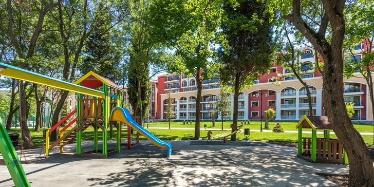 Letovisko Pomorie: 4* hotel u pláže, bazény a all inclusive i jezero s léčivým bahnem
