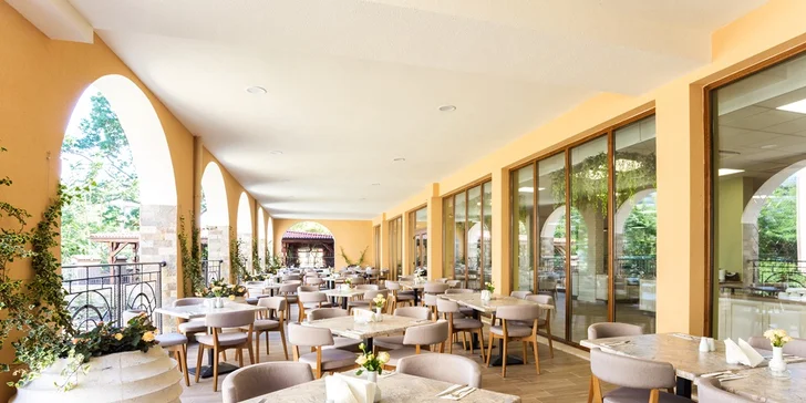 Letovisko Pomorie: 4* hotel u pláže, bazény a all inclusive i jezero s léčivým bahnem