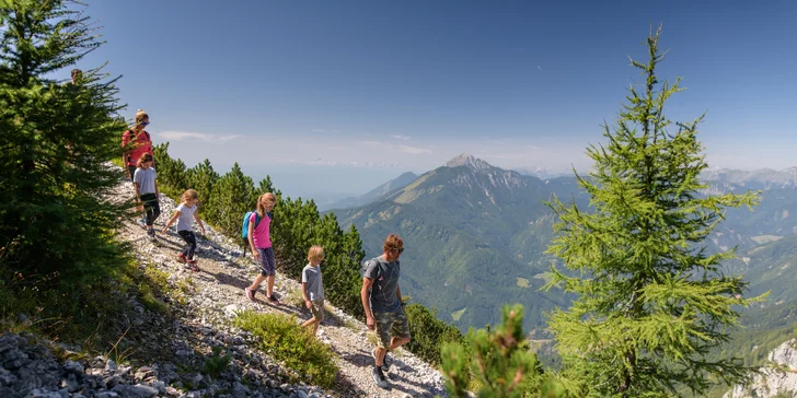 Na výlety do slovinských Alp: horský hotel s polopenzí, přeprava lanovkou