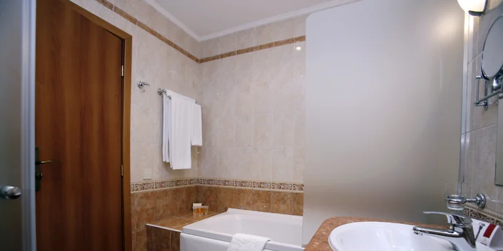 Koupání i rodinná pohoda kousek od Burgasu. 5* plážový resort s all inclusive