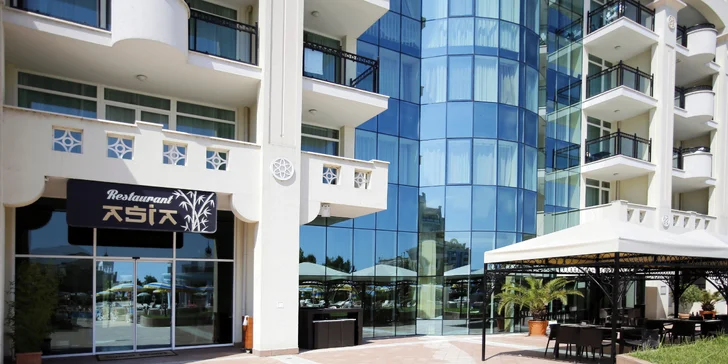 Koupání i rodinná pohoda kousek od Burgasu. 5* plážový resort s all inclusive
