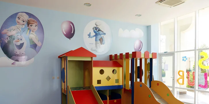 Koupání i rodinná pohoda kousek od Burgasu. 5* plážový resort s all inclusive