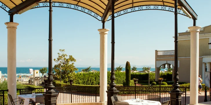 Koupání i rodinná pohoda kousek od Burgasu. 5* plážový resort s all inclusive