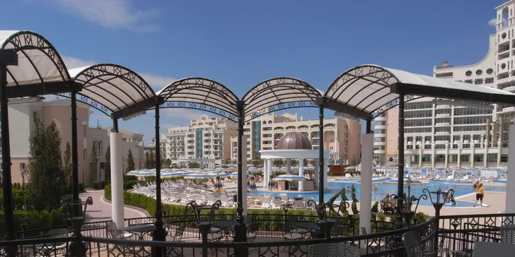Koupání i rodinná pohoda kousek od Burgasu. 5* plážový resort s all inclusive