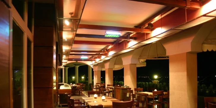 Koupání i rodinná pohoda kousek od Burgasu. 5* plážový resort s all inclusive