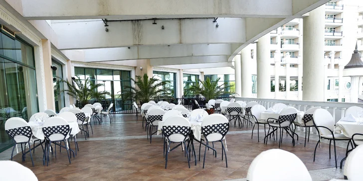 Koupání i rodinná pohoda kousek od Burgasu. 5* plážový resort s all inclusive
