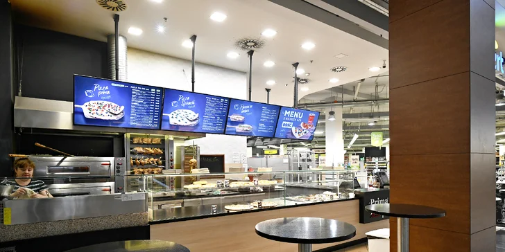 Jedna nebo dvě pizzy o průměru 32 či 42 cm podle výběru z 16 druhů