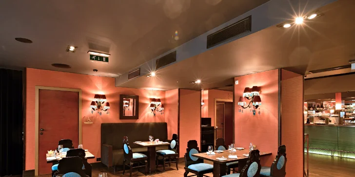 Degustační menu v kosmopolitní restauraci: s masem či vegetariánské i s vinným párováním