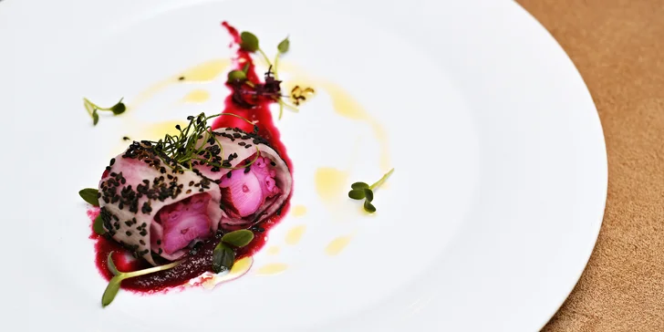 Degustační menu v kosmopolitní restauraci: s masem či vegetariánské i s vinným párováním