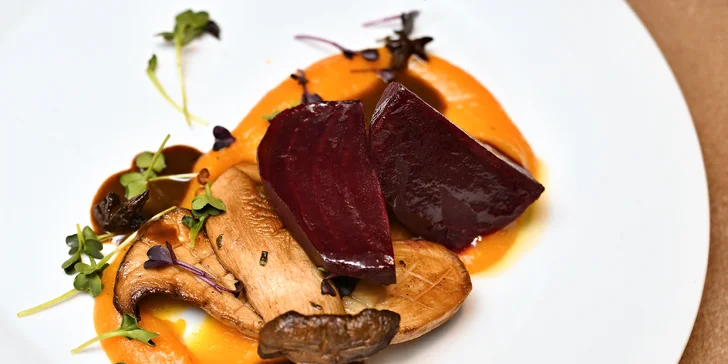 Degustační menu v kosmopolitní restauraci: s masem či vegetariánské i s vinným párováním
