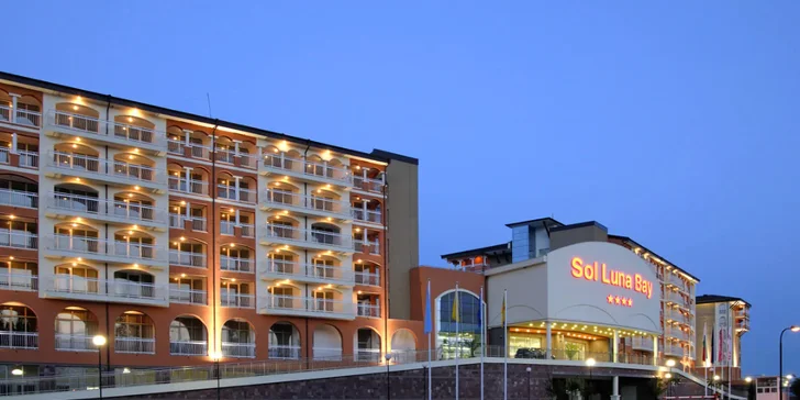 4* resort u nekonečné pláže letoviska Obzor, moderní aquapark i all inclusive