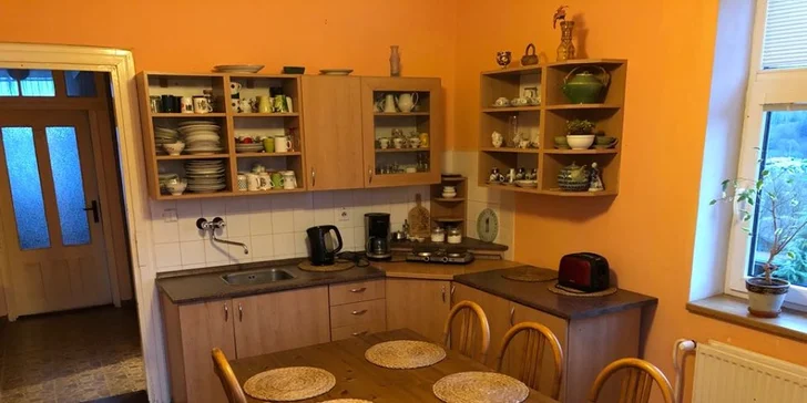 Ostrov u Karlových Varů: dvoulůžkový pokoj či apartmán, snídaně i slevy