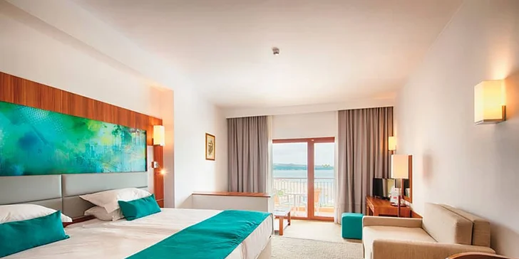 Bydlení u pláže i výhled na moře. 4* hotel s all inclusive v srdci Obzoru