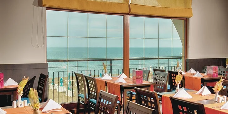 Bydlení u pláže i výhled na moře. 4* hotel s all inclusive v srdci Obzoru