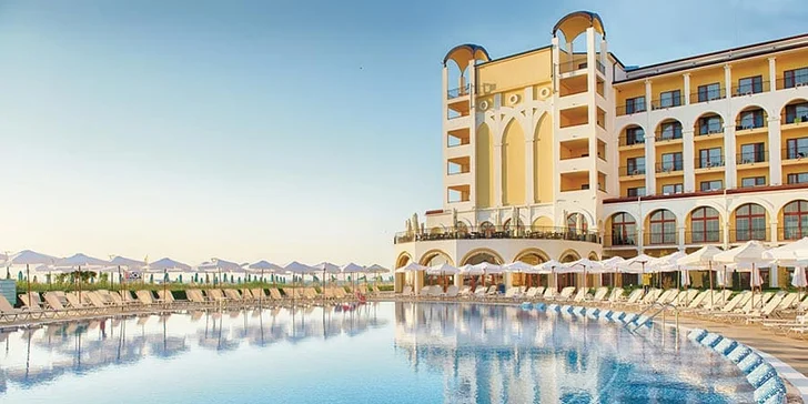Bydlení u pláže i výhled na moře. 4* hotel s all inclusive v srdci Obzoru