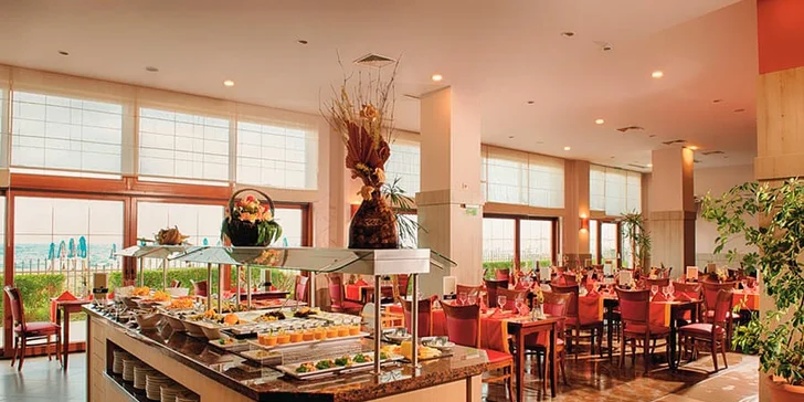 Bydlení u pláže i výhled na moře. 4* hotel s all inclusive v srdci Obzoru