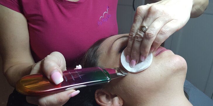 Nabité kosmetické balíčky: čištění pleti, masáž obličeje i facelifting