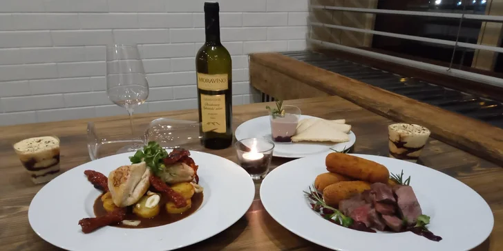 Romantická Valentýnská večeře pro dva: 3chodové menu a láhev vína k tomu