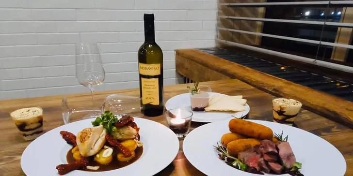 Romantická Valentýnská večeře pro dva: 3chodové menu a láhev vína k tomu
