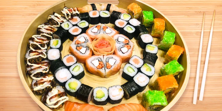 Asijská hostina: 24–42 ks sushi s lososem i krabem a krevetami či vegetariánský set