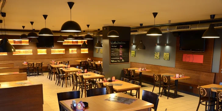 Jen se zakousnout: 2 hovězí burgery Deluxe s hranolky a barbecue omáčkou