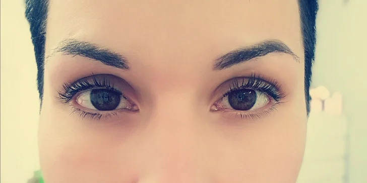 Výživa a zatočení řas: revoluční technika lash lifting a lash botox