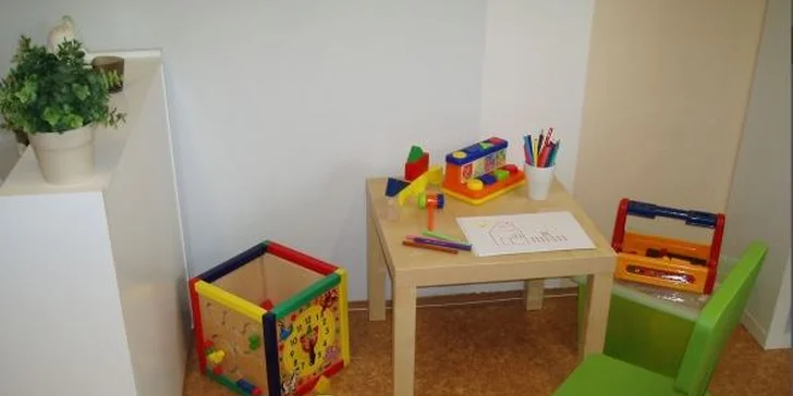Permanentní make-up očních linek nebo obočí ve Studiu Visage