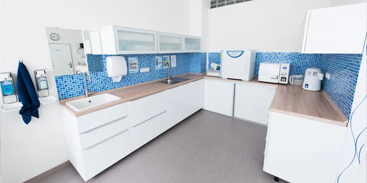 60 min. dentální hygieny s povrchovou anestezií vč. odstranění zubního kamene a leštění