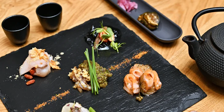 Degustační japonské menu pro dva: rybí polévka, sushi i královský krab