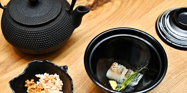 Degustační japonské menu pro dva: rybí polévka, sushi i královský krab