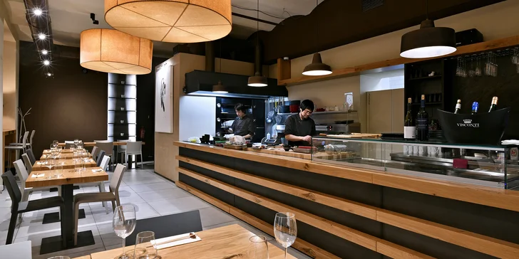 Degustační japonské menu pro dva: rybí polévka, sushi i královský krab